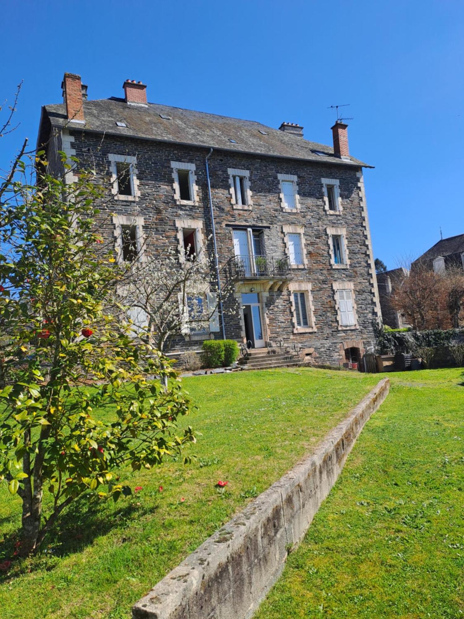 Les Chambres Du Cheval Blanc Allassac Exterior photo