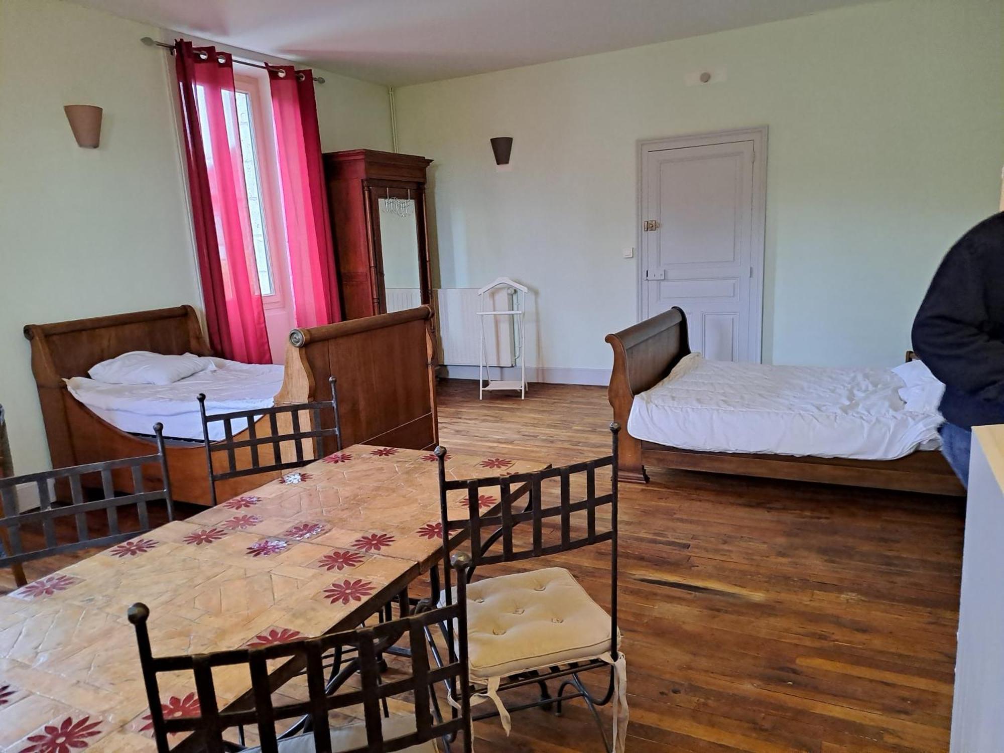 Les Chambres Du Cheval Blanc Allassac Exterior photo